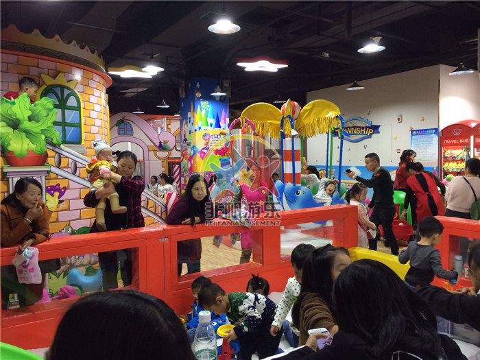 湖南鳳凰古城商場(chǎng)淘氣堡系列(圖5) 湖南鳳凰古城商場(chǎng)淘氣堡系列