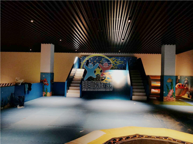 三亞市海棠區(qū)林旺鎮(zhèn)兒童淘氣堡系列(圖2) 三亞市海棠區(qū)林旺鎮(zhèn)青田居委會村