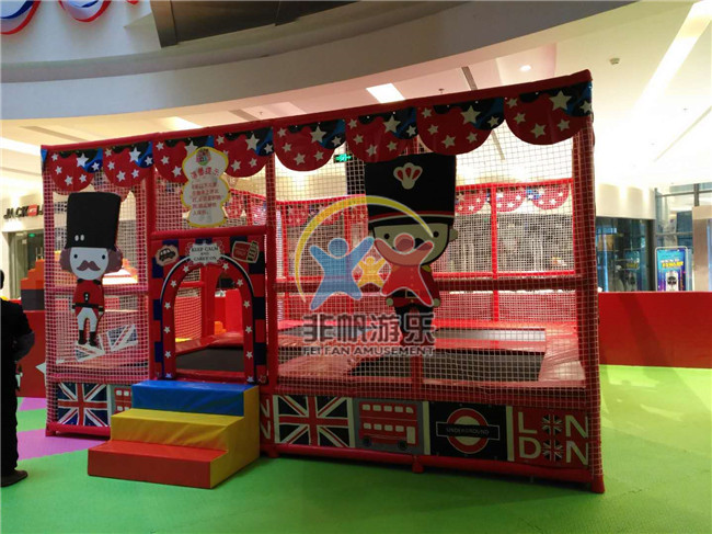 安徽安慶市大觀區(qū)匯峰廣場紅色百萬海洋球池(圖2) 安徽安慶市大觀區(qū)匯峰廣場紅色百萬海洋球池